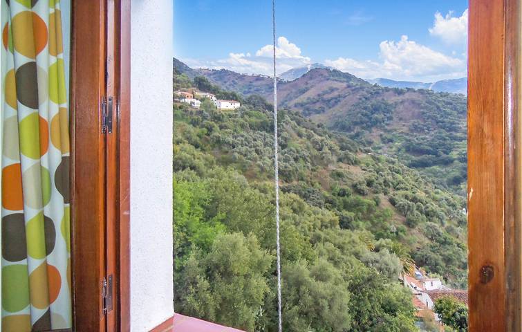 Apartamento vacacional entero, Apartamento con terraza junto a la piscina cerca de la ciudad y el río in Genalguacil, Provincia de Málaga