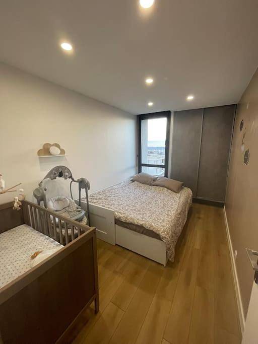Appartement entier, Appartement 3 chambres - Bébé friendly - 1 place de parking in Élancourt, Yvelines