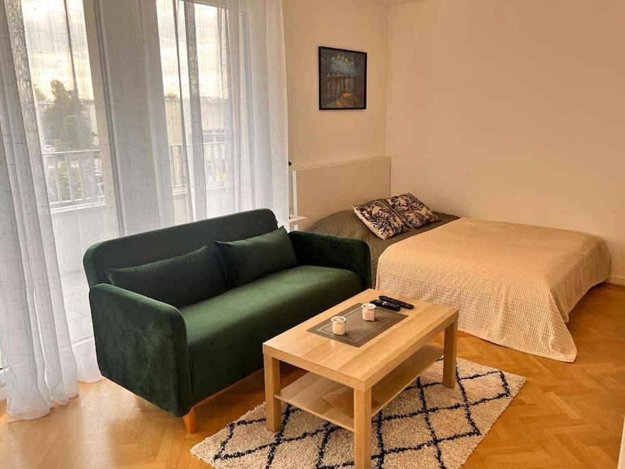 Appartement entier, One-Bedroom Apartment in Massy, Essonne
