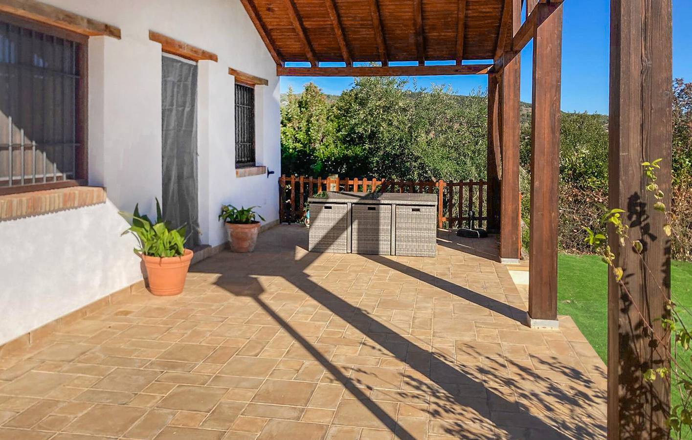 Adamuz Retreat: Geräumiges Apartment mit Pool und Kamin in Adamuz, Córdoba Provinz