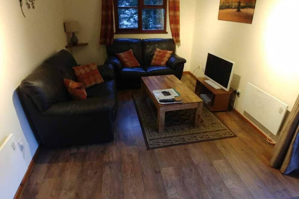 Innenpool. Schöne 2-Bett-Lodge für 4 Personen in 5 Hektar wunderschönem Wald in Shadoxhurst, Ashford und Umgebung