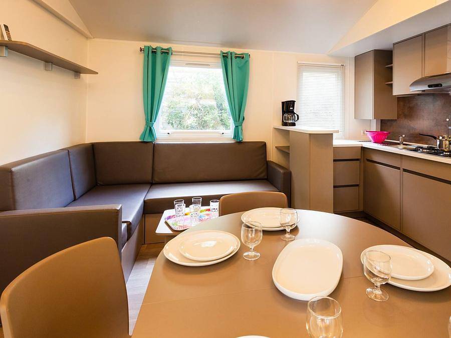 Camping Bella Terra - Stacaravan 4 personen - Mobile-home | Comfort | 2 Slaapkamers | 4 Pers. | Verhoogd terras | Airconditioning. in Els Pins Blanes, Blanes