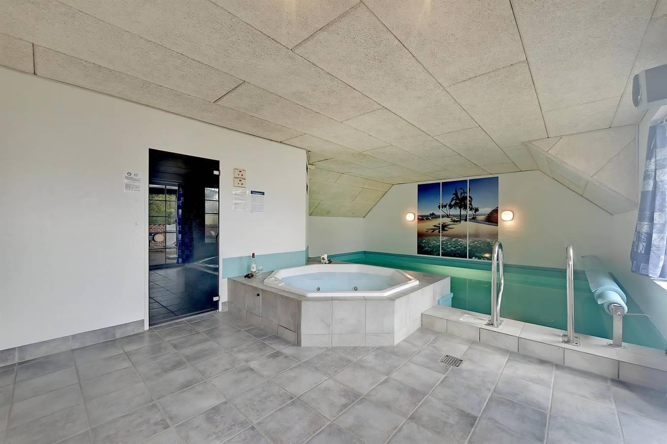 Stunning home in Oksbøl w/ Sauna, Indoor swimming pool and Wifi in Jegum, Jegum Ferieland