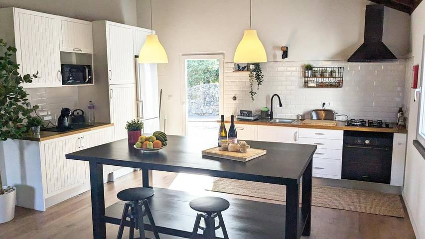 Location de vacances pour 6 personnes, avec jardin ainsi que vue et piscine dans Faial - 3