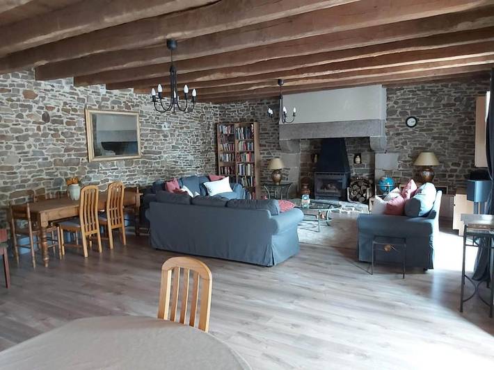 Location de vacances pour 10 personnes, avec piscine et jardin, adapté aux familles à Les Champs-Géraux