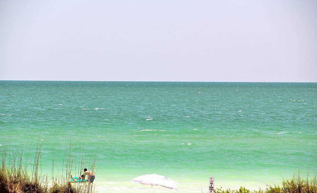 Ganze Wohnung, Blick auf den Golf und den Sonnenuntergang !!! 1Br Apt. D ist zentral gelegen, zu Fuß zu allen Orten in Bradenton Beach, Anna Maria Island