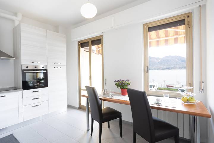 Ferienwohnung für 8 Personen, mit Balkon und Terrasse sowie Seeblick