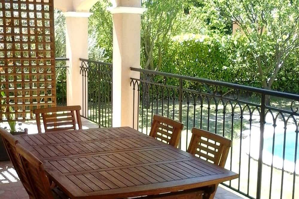 Villa mit privatem Pool, ruhig und nicht zu übersehen in der Nähe von Avignon in Althen-des-Paluds, Vaucluse