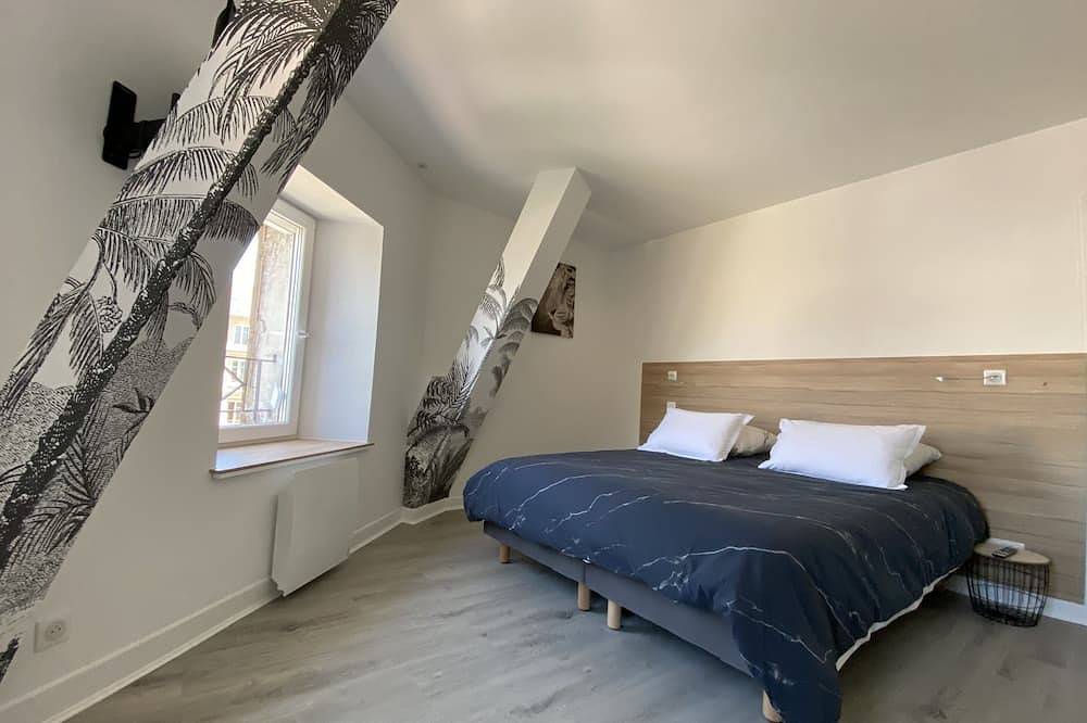 Appartement entier, Appartement-Jeannot-en Ville-Douche-Vue ville in Contrexéville, Neufchâteau