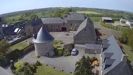 Gîte pour 14 personnes, avec terrasse et jardin à Servon
