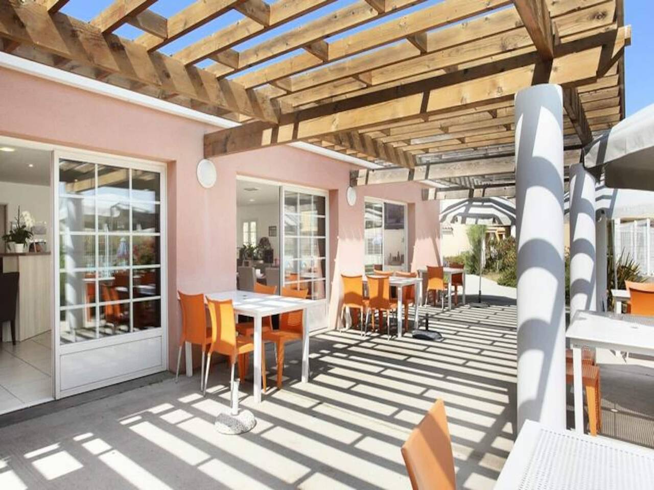 Entire apartment, 2 Room Apartment 2 People Privilege View of the Golf in Cabriès, Aix-en-Provence region