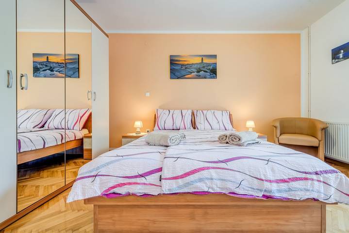 Ganze Wohnung, Apartment for 3 Persons With Pool in Stanici, Omis-Riviera