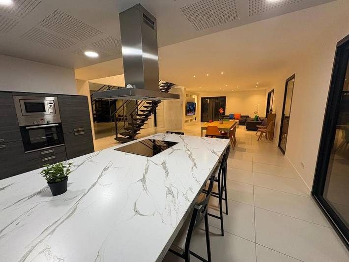 Location de vacances pour 7 personnes, avec terrasse à Aulnat - 2