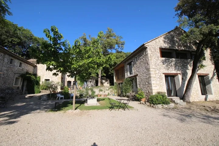 Alojamiento y desayuno para 2 personas, con jardín además de vistas y piscina - 1