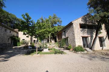 Cottage pour 2 personnes, avec piscine ainsi que jardin et vue à La Garde-Adhémar