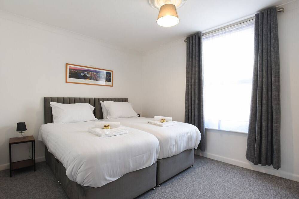 Clive’s Abode | Centrally Located 2Br Family Home in Portsmouth, Südostengland
