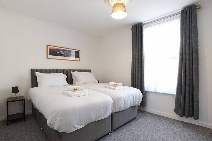 Clive’s Abode | Centrally Located 2Br Family Home in Portsmouth, Südostengland