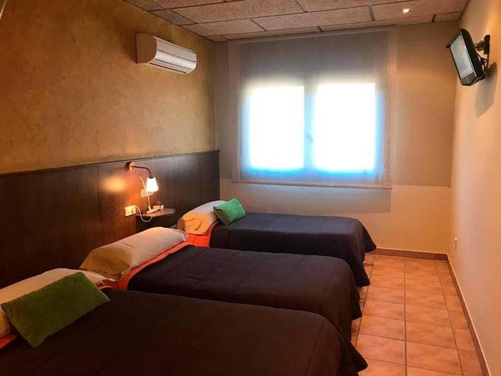 Hostal para 6 personas, con terraza y jardín además de piscina y vistas en Bagá