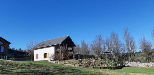 Maison de campagne pour 6 personnes, avec vue et jardin, adapté aux familles à La Malène