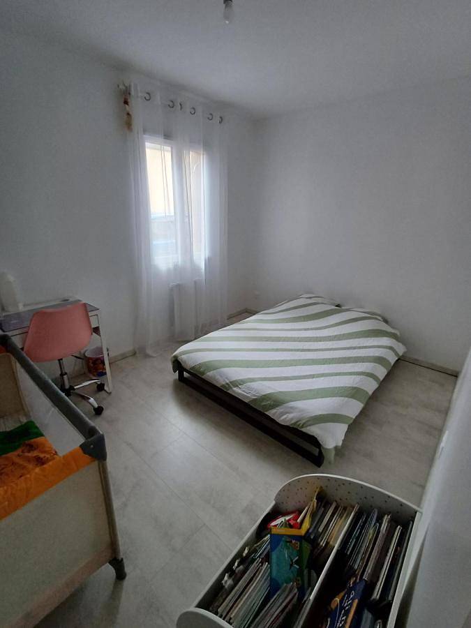 Location de vacances pour 4 personnes, avec terrasse ainsi que vue et jardin à Bully - 4