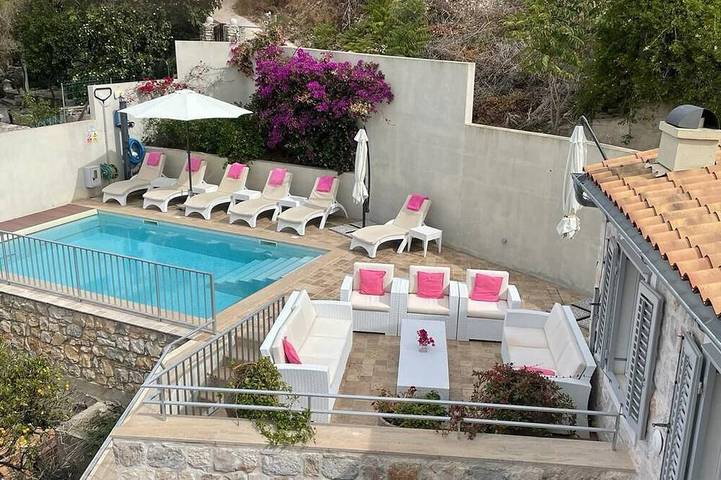 Villa for 7 people, with Balcony and Terrace as well as Garden on Vis