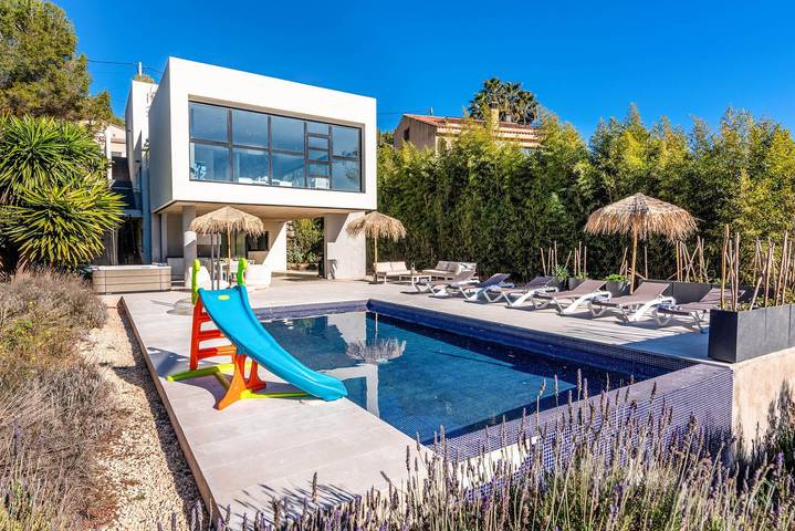 Chalet para 10 personas, con Balcón y Jacuzzi además de Terraza y Piscina en Provincia de Barcelona