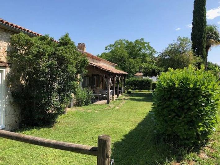 Location de vacances pour 6 personnes, avec piscine et jardin à Lolme - 3