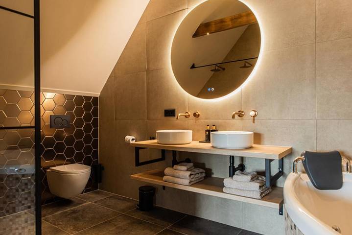 Maison d’hôte pour 2 personnes, avec balcon et jacuzzi dans Frise - 2