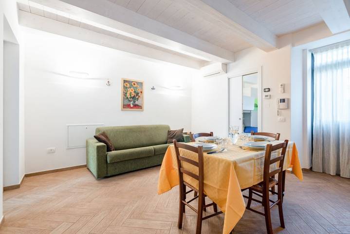 Appartamento intero, La Marina Apt a 300m dal mare! Patio & Parking in Fano (Italia), Fano (Comune)