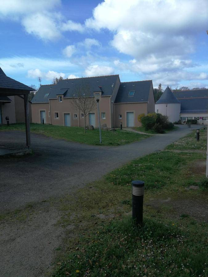 Location de vacances pour 4 personnes, avec piscine ainsi que sauna et jardin à Le Tronchet - 2