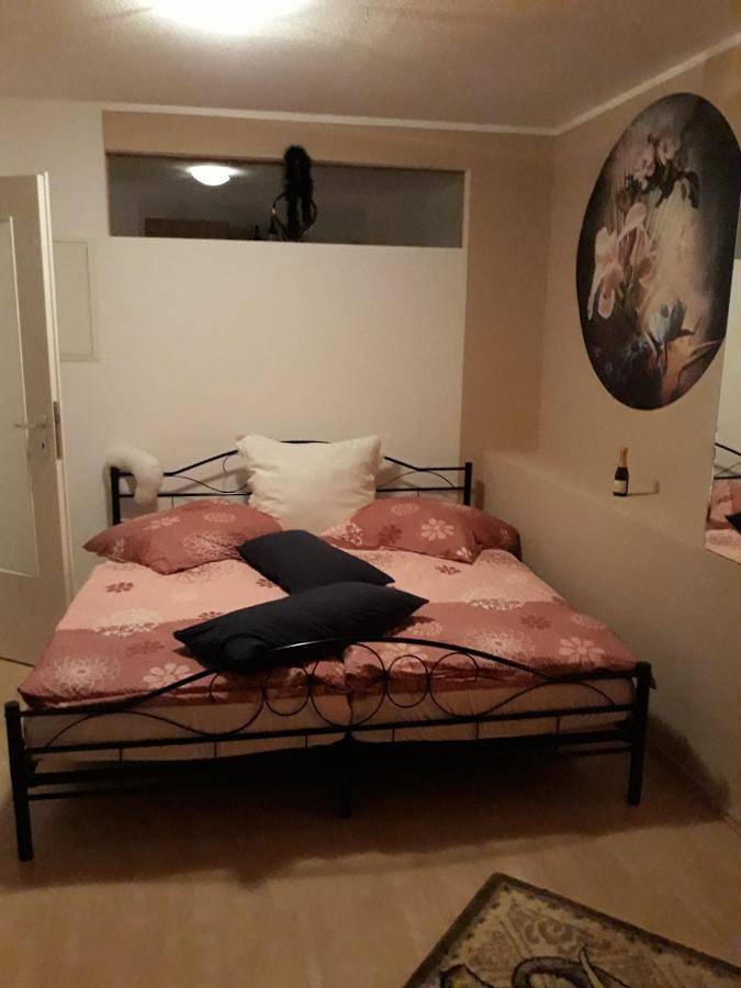Ferienwohnung für 2 Personen, mit Terrasse und Garten sowie Ausblick in Gotha