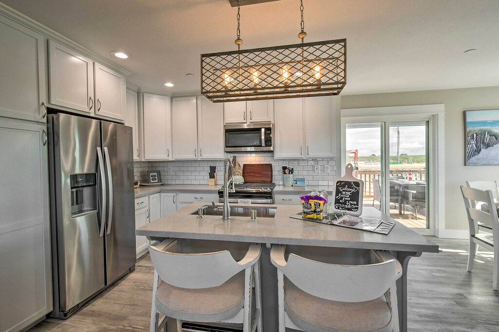 Pet-Friendly Retreat w/ Fenced Yard & Fire Pit in Ocean Shores, Grays Harbor County