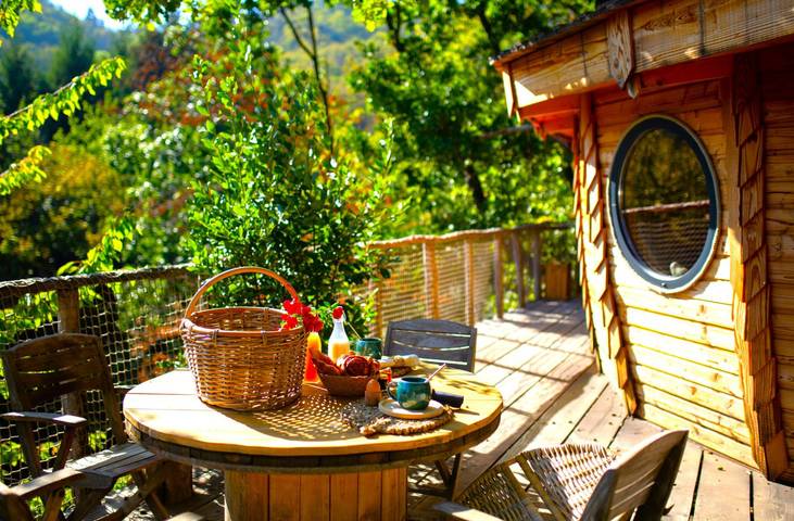 Gîte pour 2 personnes, avec jacuzzi ainsi que balcon et piscine