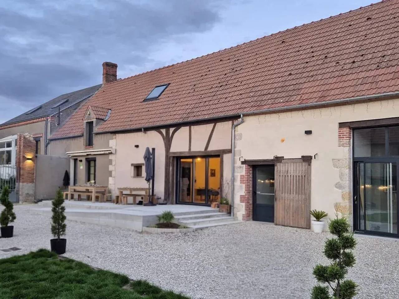 Domaine Renovierter Bauernhof mit Spa, 15 Schlafplätze, Parkplatz, nahe Paris in Lorcy, Pithiviers und Umgebung