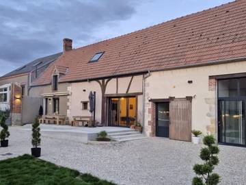 Gîte pour 15 personnes, avec jardin dans Lorcy