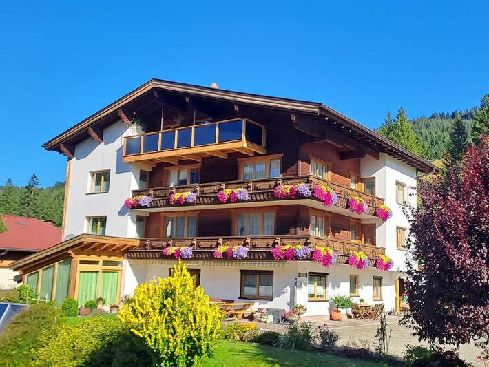 BnB für 3 Personen, mit Balkon und Terrasse sowie Garten und Sauna in Tannheim (Tirol)
