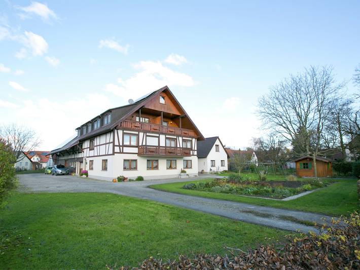 Ferienwohnung für 4 Personen, mit Balkon und Garten in Bermatingen