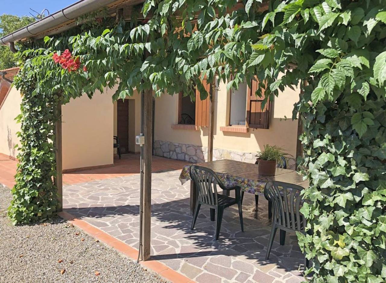 Appartement entier, Appartement '5' avec piscine partagée, Wi-Fi et climatisation in Montecatini Val di Cecina, Côte des Étrusques