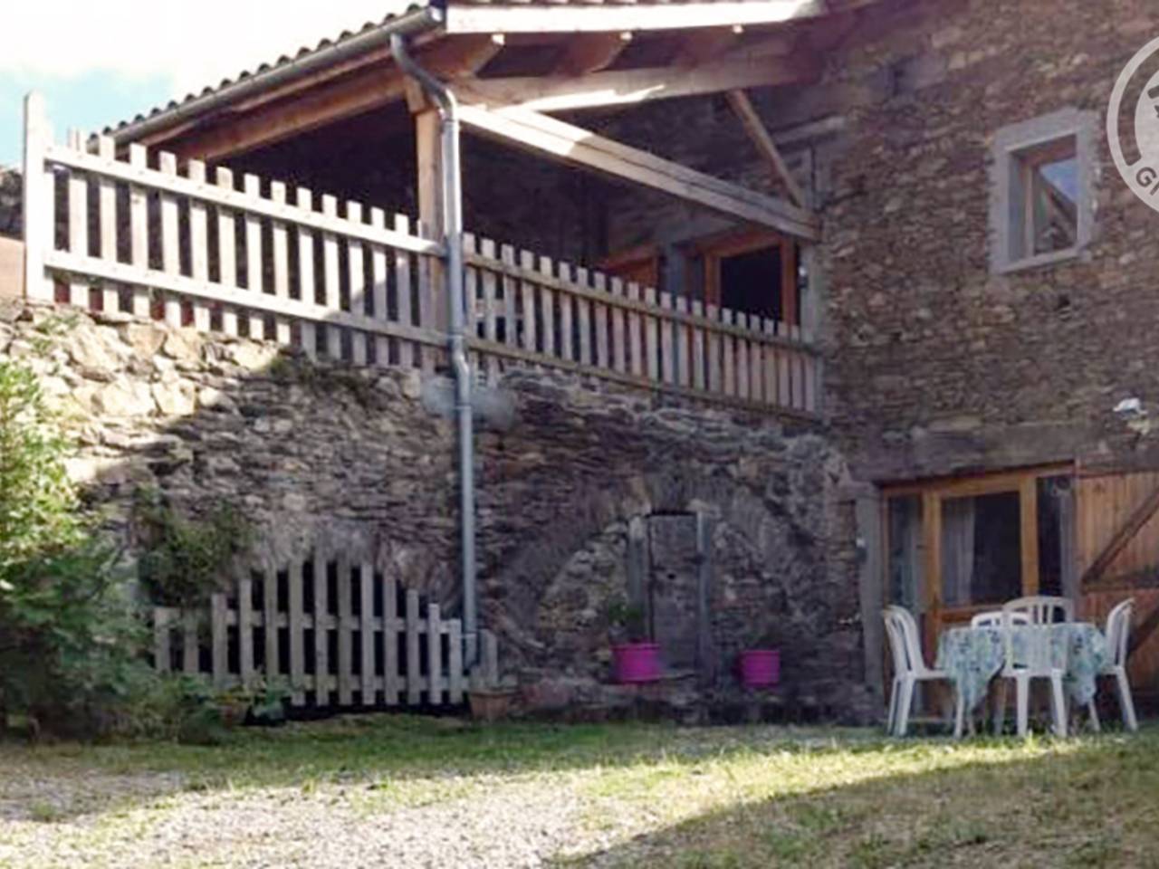 Gîte spacieux avec 2 chambres et parking à proximité du Parc du Pilat in La Terrasse-sur-Dorlay, Parc Naturel Régional du Pilat