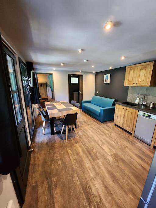 Gîte pour 5 personnes, avec Balcon ainsi que Terrasse et Jardin dans Office De Tourisme De Valmorel Et Des Vallees D Aigueblanche