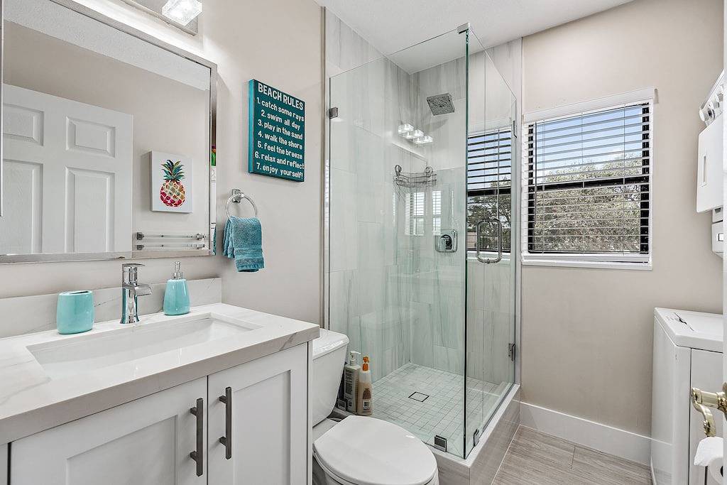 Ganze Wohnung, Gehen Sie zum Strand, Einkaufsmöglichkeiten, Restaurants und vieles mehr! ❤️💛💚 in Jupiter, Palm Beach County