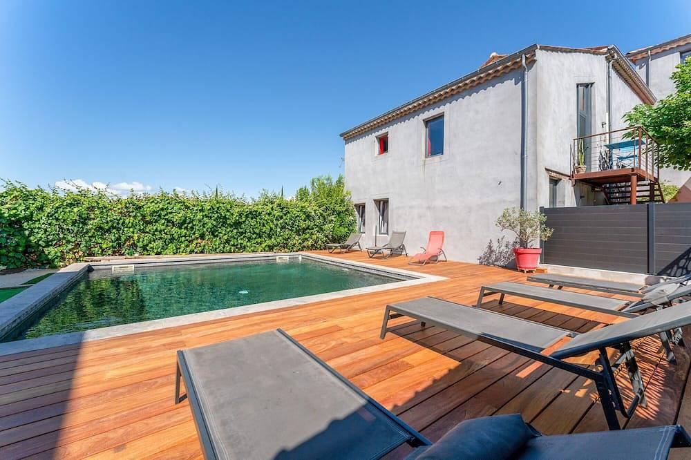 Holiday Home 'Côté Cour' with Shared Pool, Private Terrace and Wi-Fi in Rasteau, Vaucluse