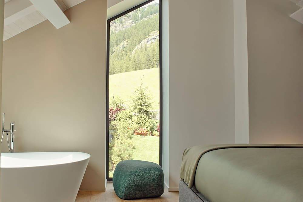 Chalet Exclusive use, ski in ski out, in the Matterhorn Ski Paradise area in Cervinia, Région de Valtournenche