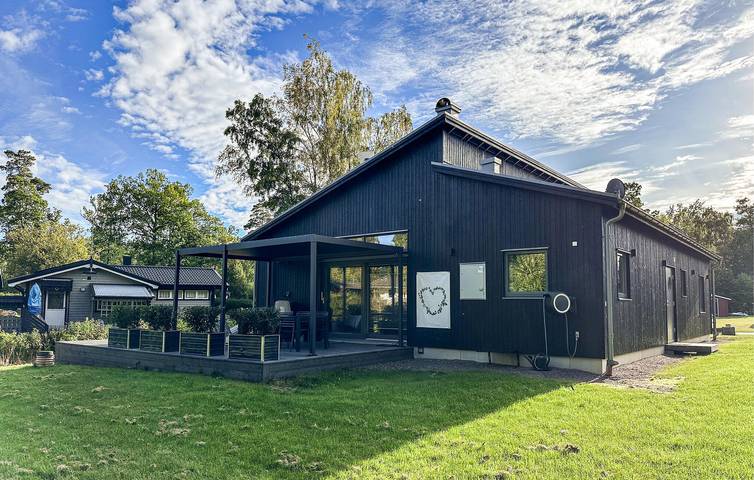 Hus för 6 Personer med trädgård in Svenska Östersjön