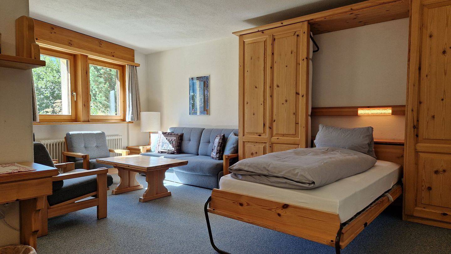 Ganze Wohnung, 2 1/2-Zimmerwohnung; Parterre; gedeckte Terrasse; grosszügiges Wohn-/Esszimmer in Silvaplana, Sankt Moritz