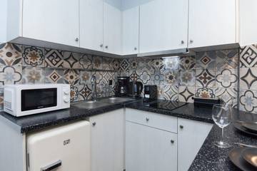 Apartment for 5 People in Central Section of Athens, Athens Centre, Photo 3