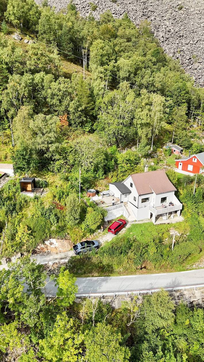 Einzigartiges Haus am Fjord in der Nähe von Preikestolen in Forsand