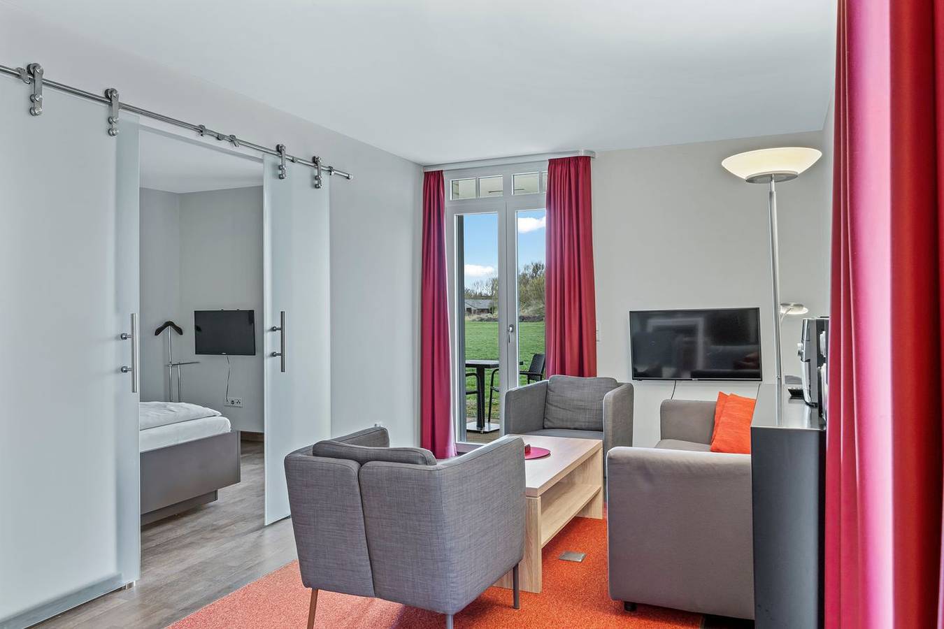 Ganze Wohnung, Strandnahe Ferienwohnung mit Sauna und toller, sonniger Terrasse mit Strandkorb in Samtgemeinde Land Wursten, Cuxland