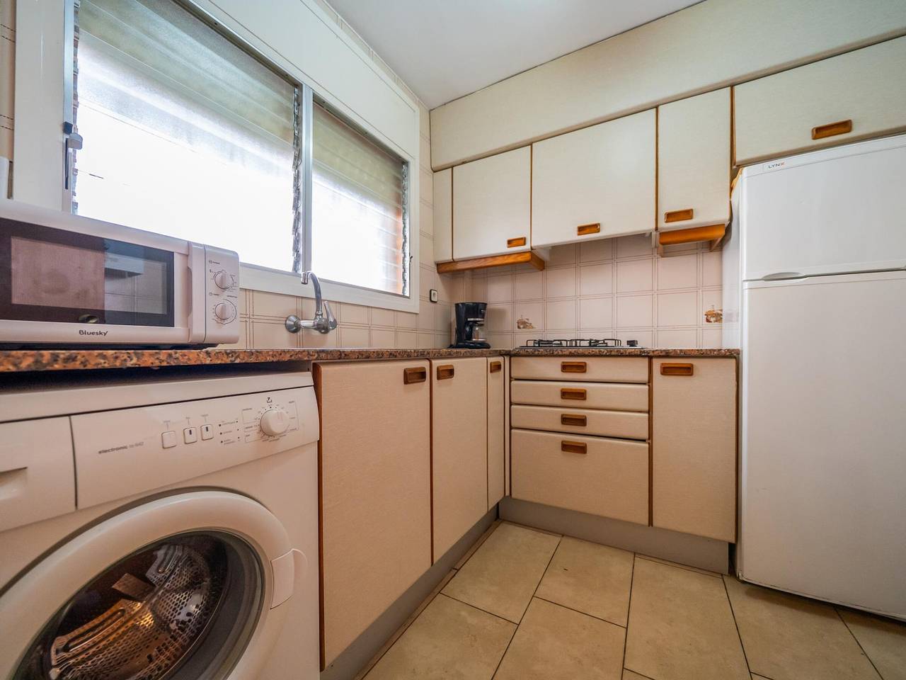 Entire apartment, Seaside Ground Floor Apartment with Pool, Wifi, Parking - 2 Bedrooms, Terrace with Ocean View in Torredembarra, Costa Dorada