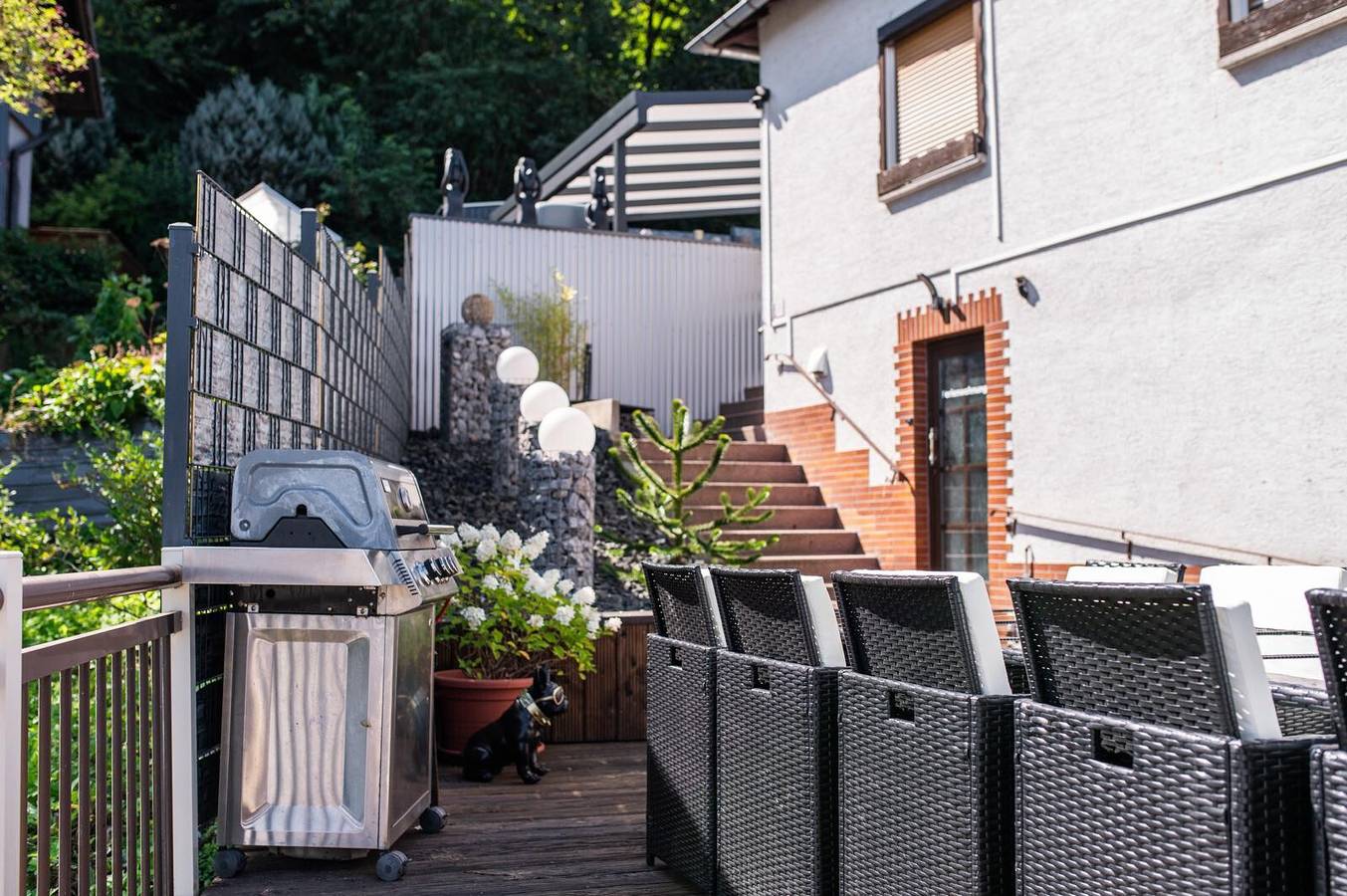 Ganze Wohnung, Apartment 'Klein Frankreich' mit Bergblick, privater Terrasse und Wlan in Bad Endbach, Naturpark Lahn-Dill-Bergland